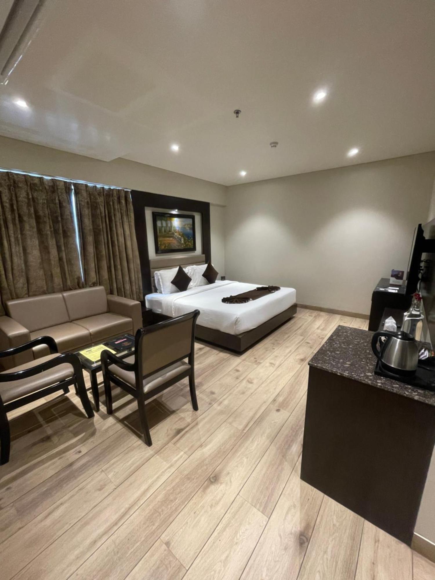 Hotel Virgo Sumeru Bhavnagar Buitenkant foto